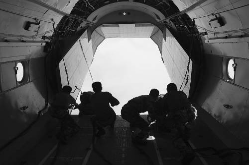 實(shí)施空投 實(shí)施空投