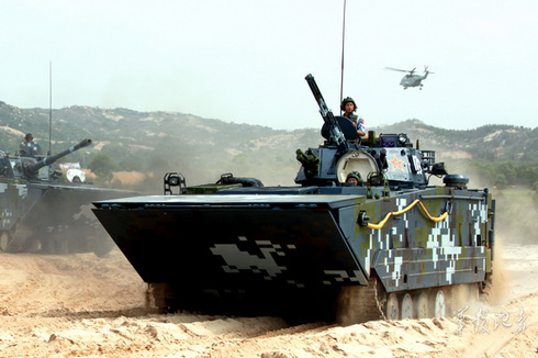 資料圖:中國海軍陸戰(zhàn)隊演練奪控島礁戰(zhàn)法 資料圖:中國海軍陸戰(zhàn)隊演練奪控島礁戰(zhàn)法