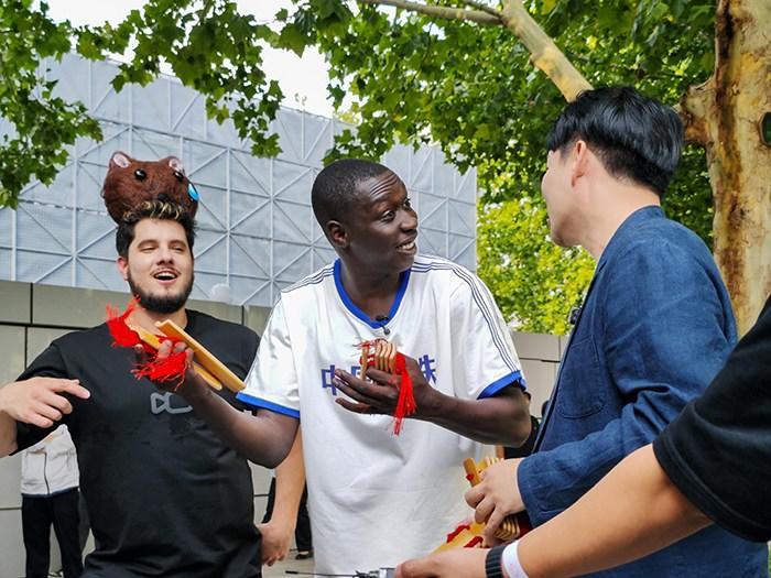 網(wǎng)紅“無(wú)語(yǔ)哥”開啟天津文化之旅