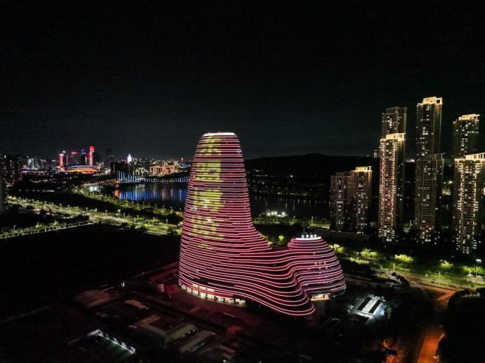 廣西南寧高樓、地標(biāo)“點(diǎn)燈”迎東博