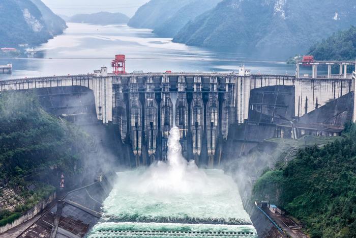 湖北清江隔河巖水庫(kù)時(shí)隔9年在非汛期泄洪