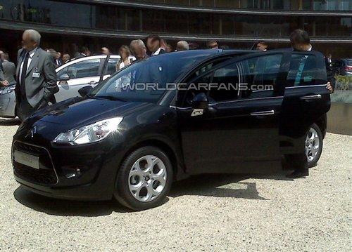 采用更多鍍鉻裝飾 新雪鐵龍C3實(shí)車曝光 汽車之家 采用更多鍍鉻裝飾 新雪鐵龍C3實(shí)車曝光 汽車之家