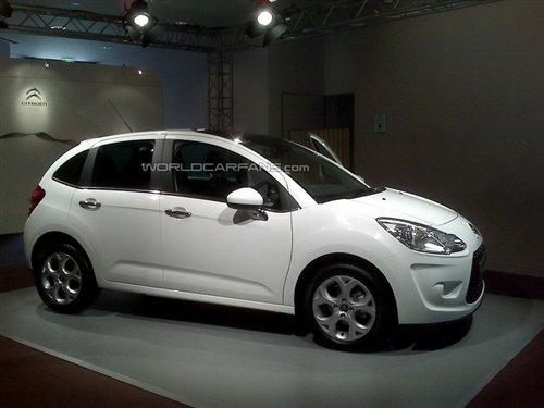 采用更多鍍鉻裝飾 新雪鐵龍C3實(shí)車曝光 汽車之家 采用更多鍍鉻裝飾 新雪鐵龍C3實(shí)車曝光 汽車之家