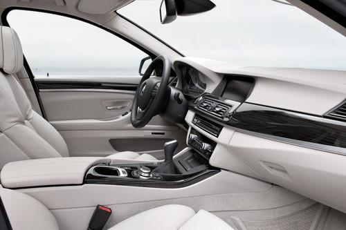 售約31.6萬(wàn)起 新寶馬5系旅行版細(xì)節(jié)