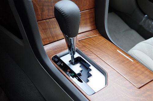 中型車銷量王PK 2010款雅閣對(duì)比凱美瑞