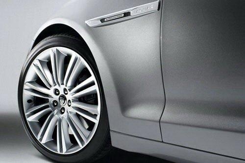 挑戰(zhàn)奢華極限 捷豹XJ3.0D決戰(zhàn)寶馬730D 汽車之家 挑戰(zhàn)奢華極限 捷豹XJ3.0D決戰(zhàn)寶馬730D 汽車之家