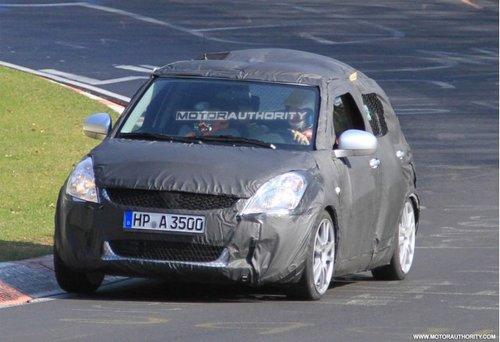 將推四驅(qū)車型 鈴木新雨燕路試諜照曝光