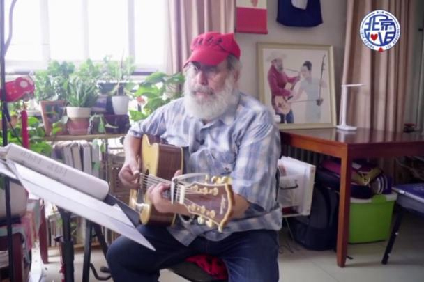 自彈自唱，我把中國唱給你聽