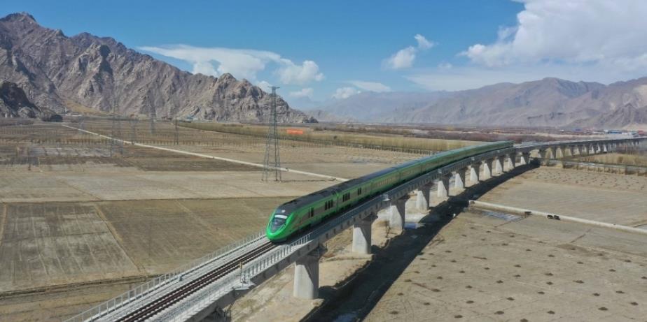 中國(guó)速度，讓奇跡不斷發(fā)生<p>有一種速度叫中國(guó)速度，有一種效率是中國(guó)效率。這十年，中國(guó)速度一次次驚艷世界。<p>