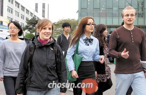 韓國積極吸引移民教育醫(yī)療體系阻礙高級人才來韓