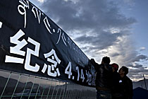 青海玉樹(shù)地震一周年:玉樹(shù)縣舉行默哀儀式