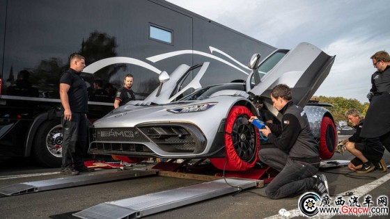 GT2 RSӛ÷ِ˹-AMG ONEɼ~a(chn)܇